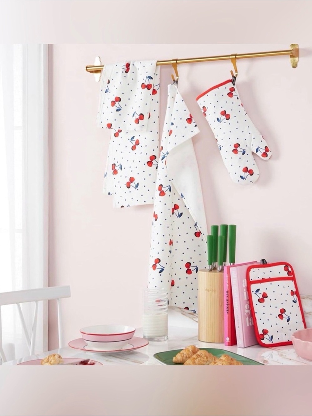 NEW 4 PK KATE SPADE CHERRY DOT KITCHEN SET, Towels, Oven Mitt & Pot Holder Set - Picture 2 of 6